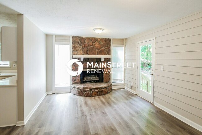 Building Photo - 4 Bedroom Pet-Friendly Home in Riverdale, ...