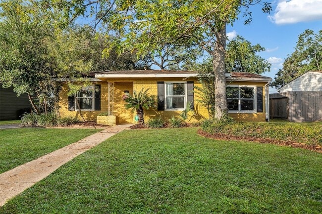 Building Photo - 4303 Piney Woods Dr