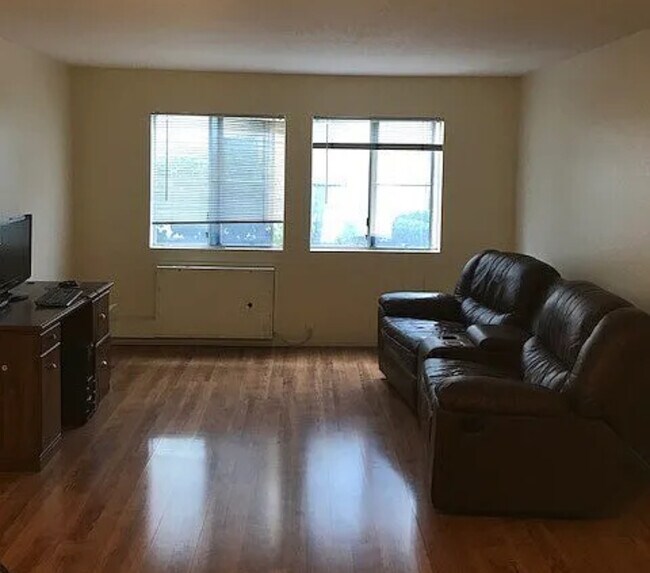 Foto del edificio - 15000 Downey Ave
