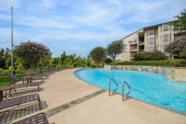 Foto del edificio - 5353 Memorial Dr