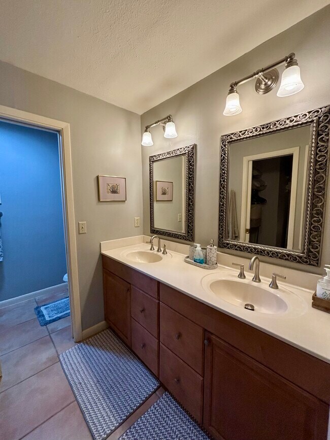 Foto del edificio - 759 Birdsong Ln