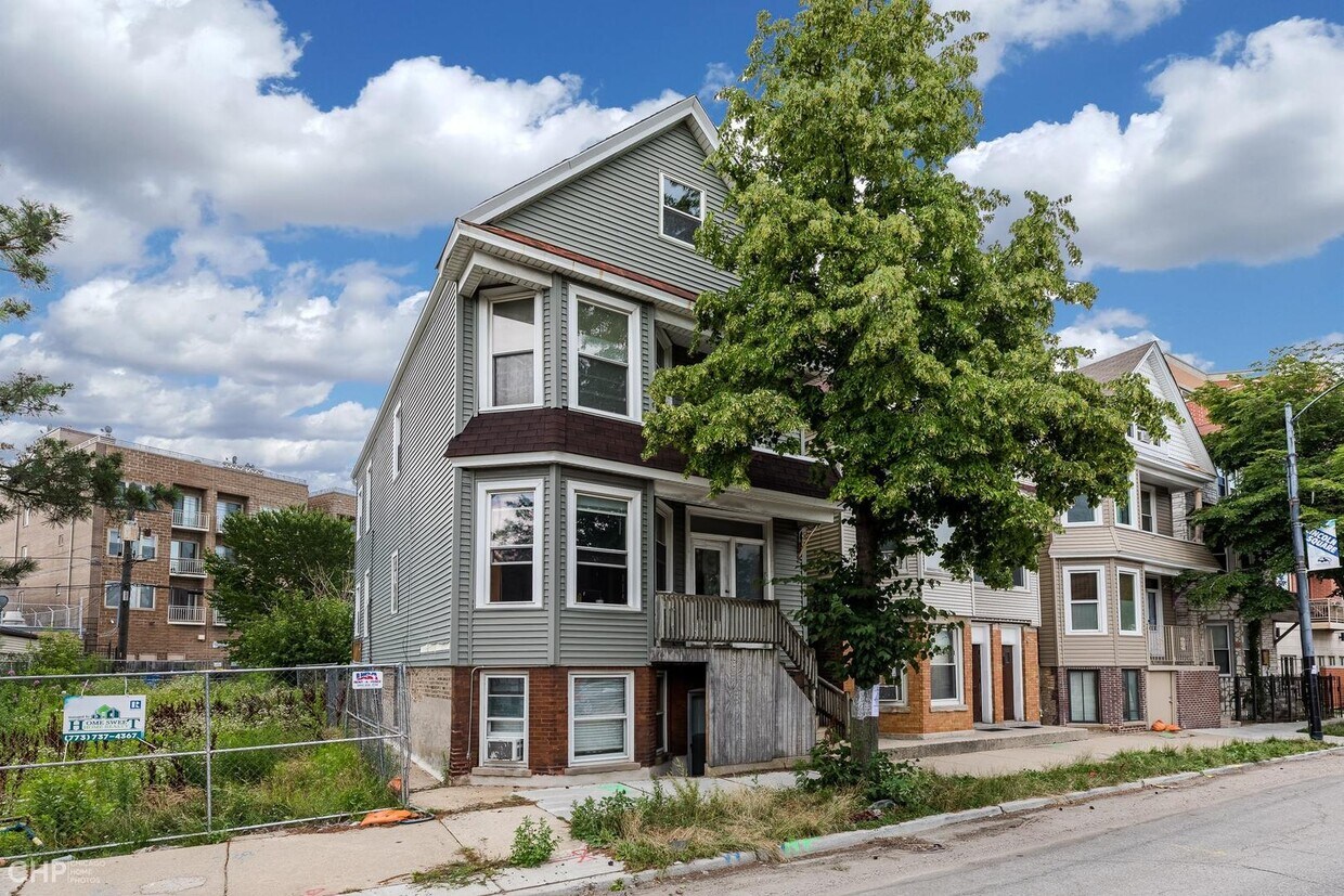 Foto principal - 4928 N Western Ave