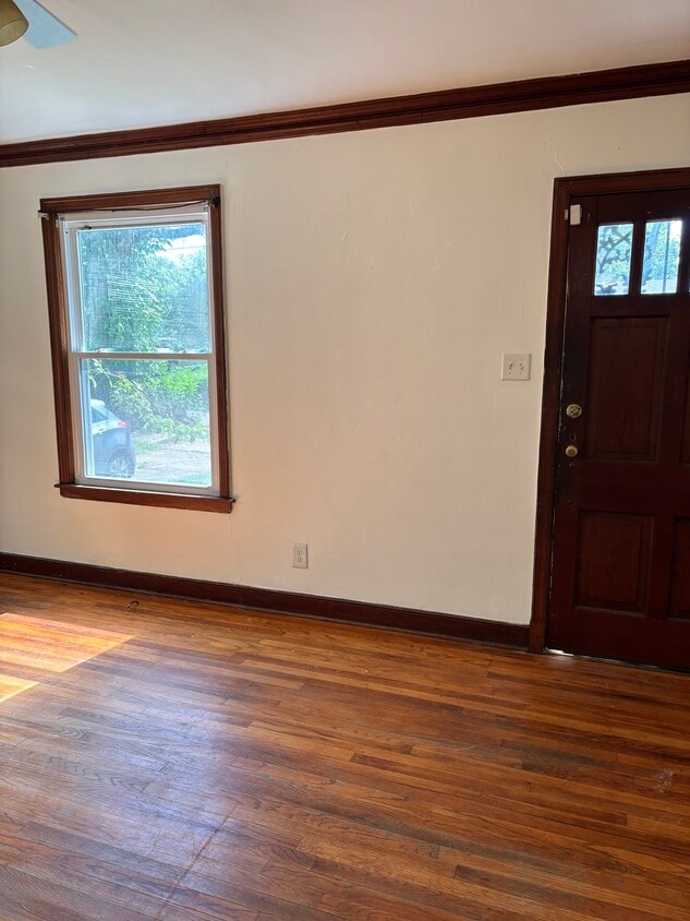 Building Photo - 1195 Leawood St