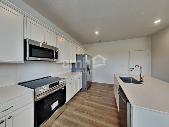 Building Photo - 9045 Lucy Dr