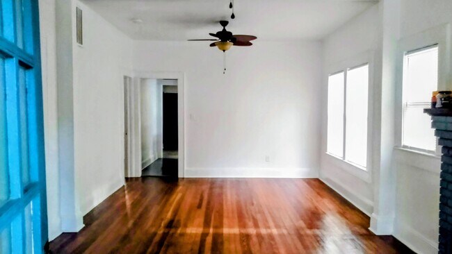 Foto del edificio - 711 Avenue B NE