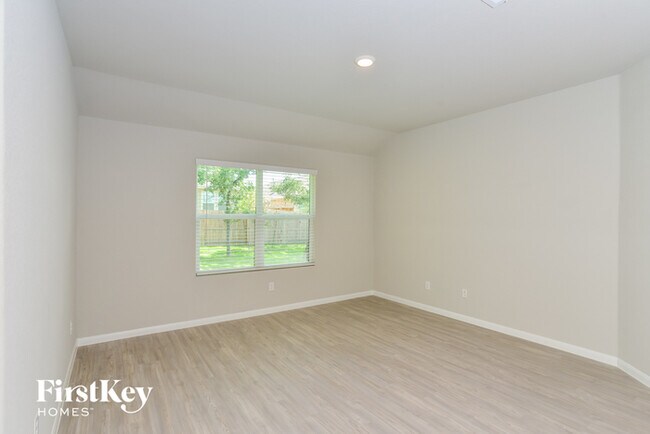 Building Photo - 15015 Maskette Ave