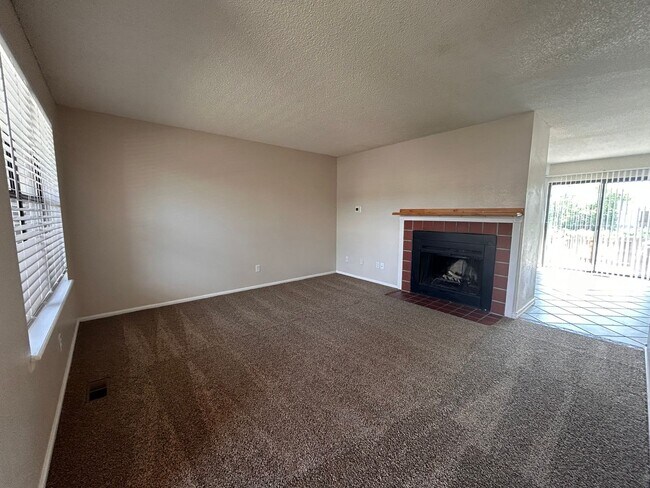 Building Photo - NORTHGLENN, BIG 3 LEVEL TOWNHOME, PRIVATE ...