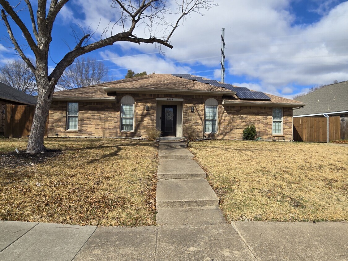 Photo - 5509 Edgewater Cir (Rowlett, TX)