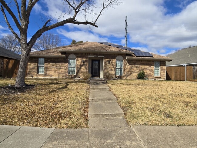 Photo - 5509 Edgewater Cir House