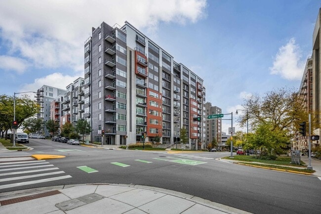 Building Photo - 309 W Washington Ave