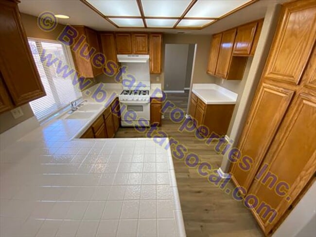Building Photo - Move In Ready! Beautiful Two Story Home