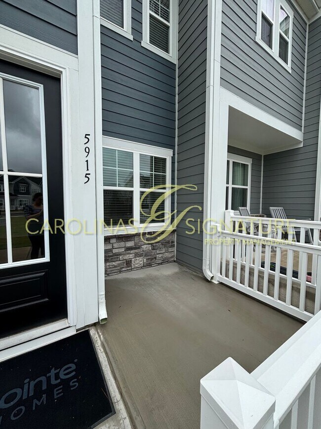 Foto del edificio - Brand New; Former Model Home; 3BR/2.5BA Townhouse