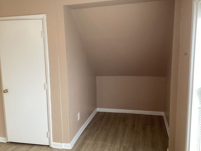 Building Photo - 1715 Warner St 2BR/1BA (Dayton)