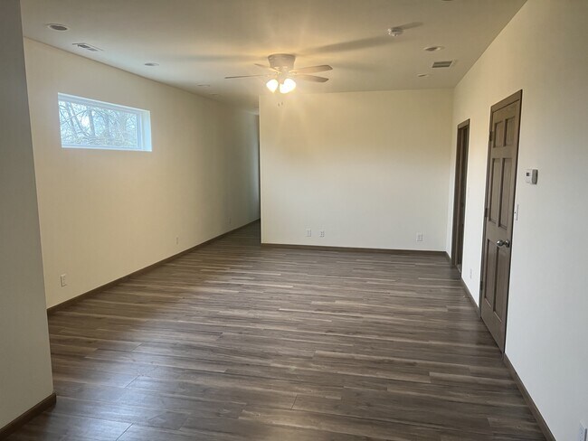 Building Photo - 133 S Flynn Rd