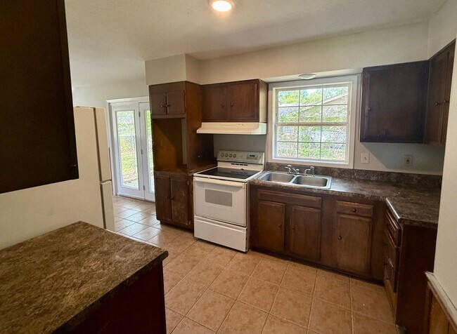 Foto del edificio - 2017 Fairfield Dr