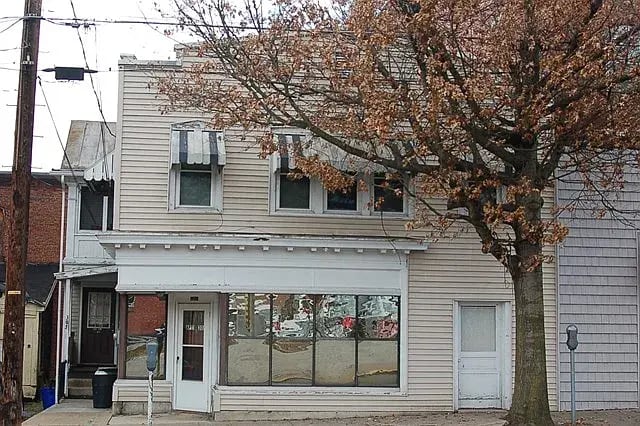 Building Photo - 305 7th St