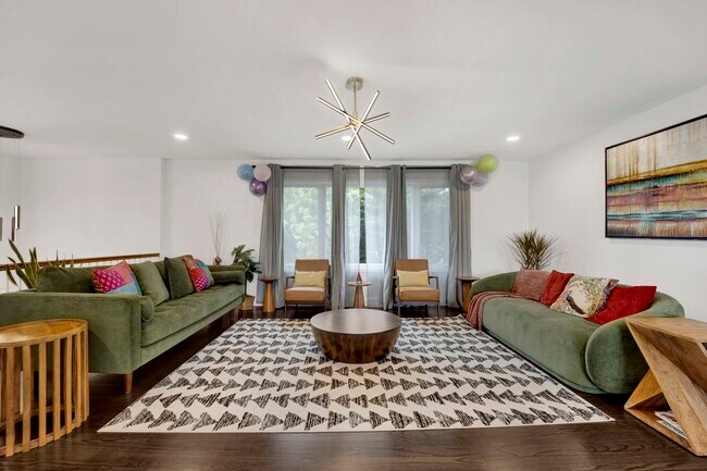 Foto del edificio - 1135 Crestwood Dr