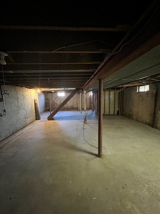 Building Photo - 100 Rose Cir