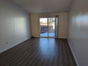 Building Photo - 416-418 Eastland Dr N
