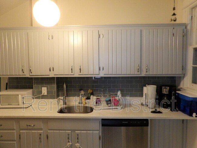 Foto del edificio - 4433 Fessenden St NW