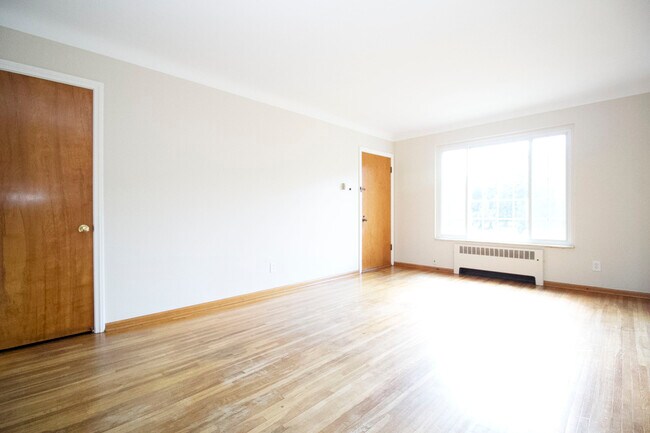 Foto del edificio - 2204 Kenwood Blvd