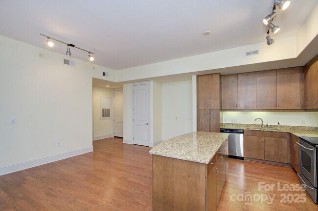 Foto del edificio - 4625 Piedmont Row Dr