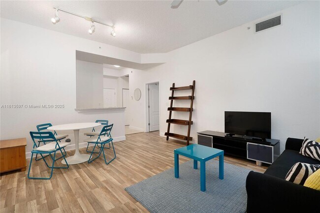 Building Photo - 6001 SW 70th St