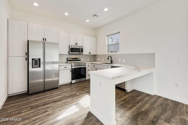 Foto del edificio - 406 W 7th St