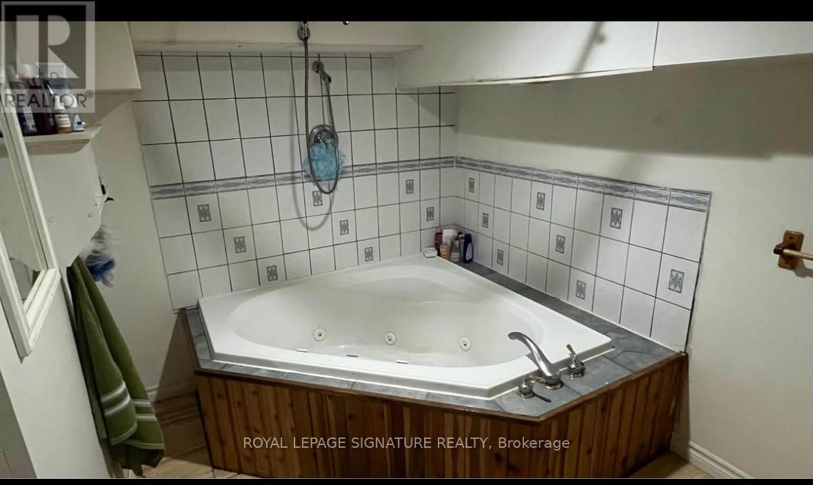 Photo du bâtiment - 50 Taunton Rd W