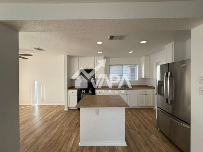 Foto del edificio - 9902 Hawksbill Peak