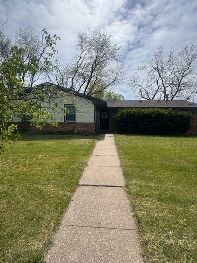 Building Photo - Spacious 3 Bedroom Home on Large Corner Lot with Sunporch!