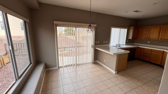 Foto del edificio - Charming Single-Story 3-Bedroom Home Near 215 & Henderson