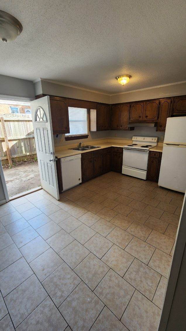 Foto del edificio - Townhouse featuring 2 bedrooms and 1 1/2 bathrooms in the heart of North Augusta!