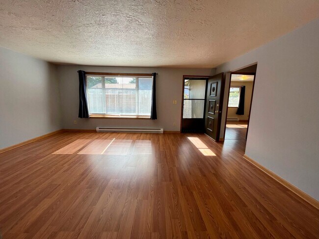 Building Photo - howad01