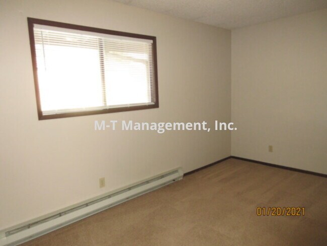 Building Photo - South Valley 1 br/1 bath top floor apartment