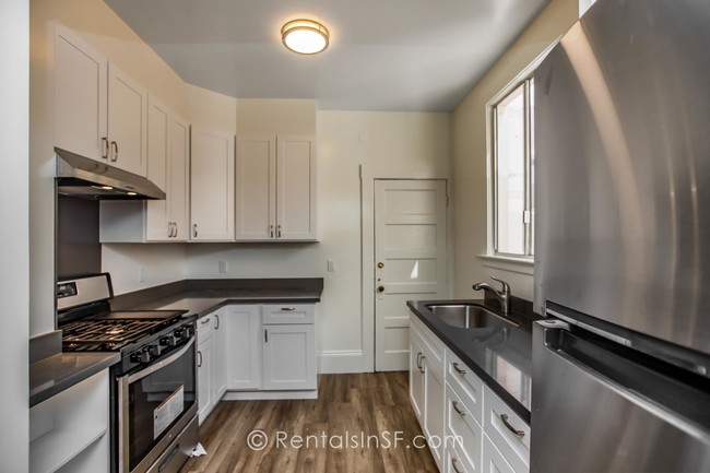 Building Photo - Large 1bd/1ba in Outer Richmond!