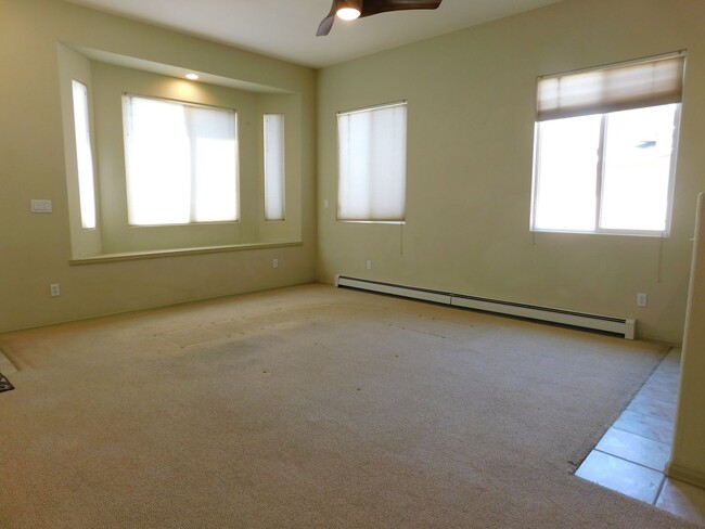Building Photo - Spacious Duplex in N Grand Junction