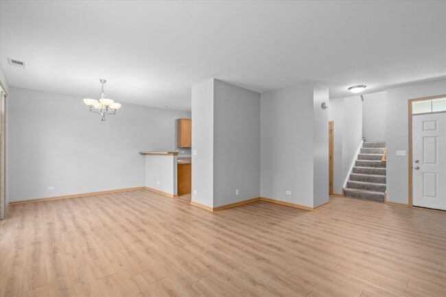 Building Photo - 484 Majestic Ln