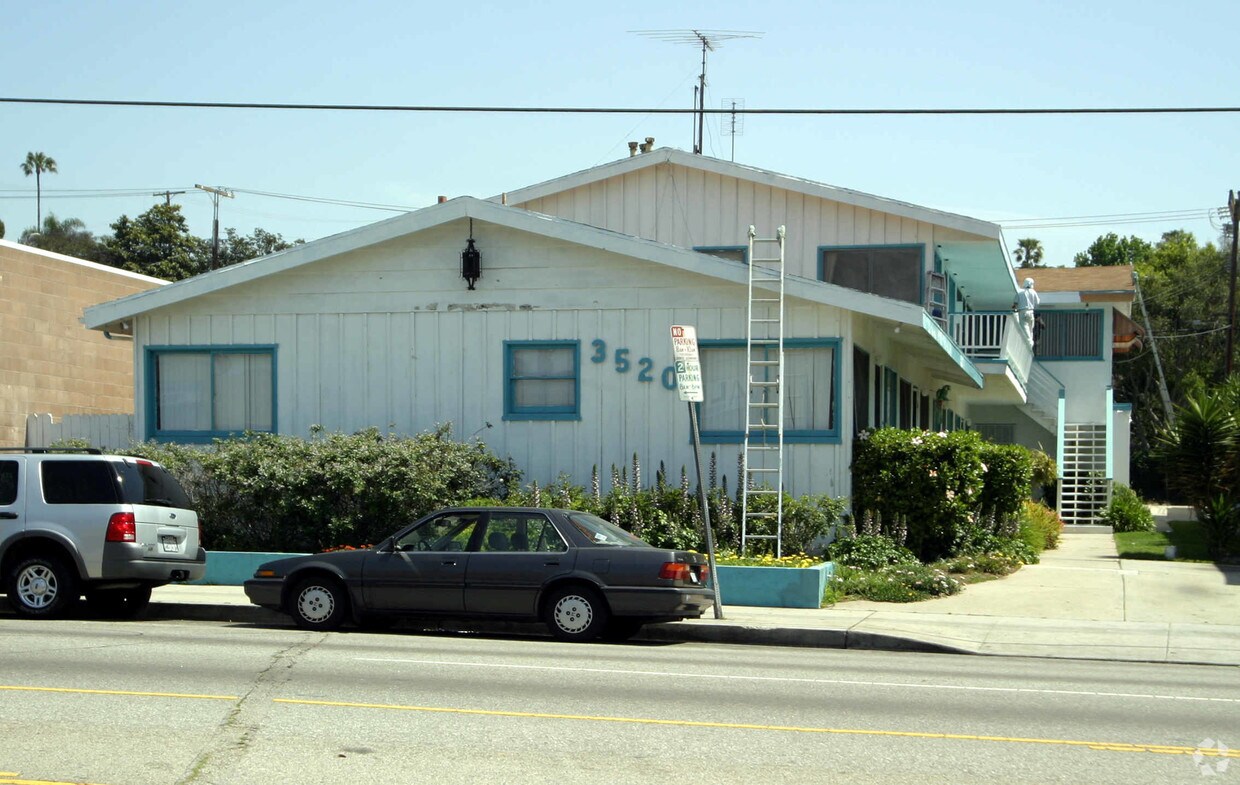 Primary Photo - 3520 S Centinela Ave