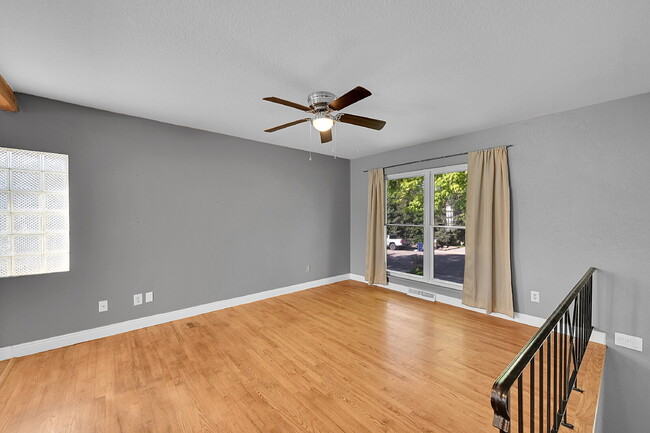 Building Photo - $2,795.00  - 4 Beds, 2 Baths, Single Famil...