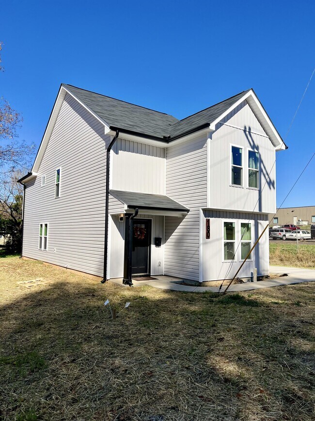 Building Photo - 180 S Craige St