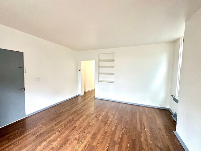Building Photo - Newly Renovated 1 Bedroom, 1 Bath Unit in Highland Park - Available 12/1!