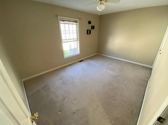 Bedroom 1 - 710 E Sherwood Hills Dr