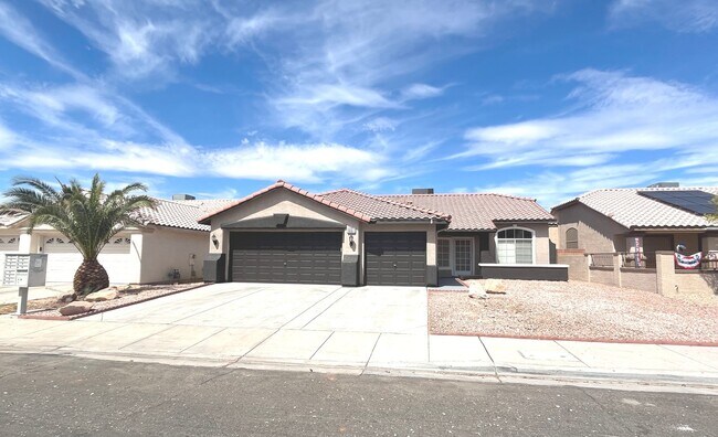 Building Photo - single story, 4 bed, 2 bath, 3 car garage with no HOA
