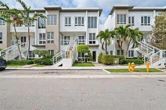 Building Photo - 10305 NW 63rd Terrace