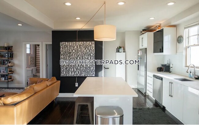 Foto del edificio - 72 Savin Hill Ave