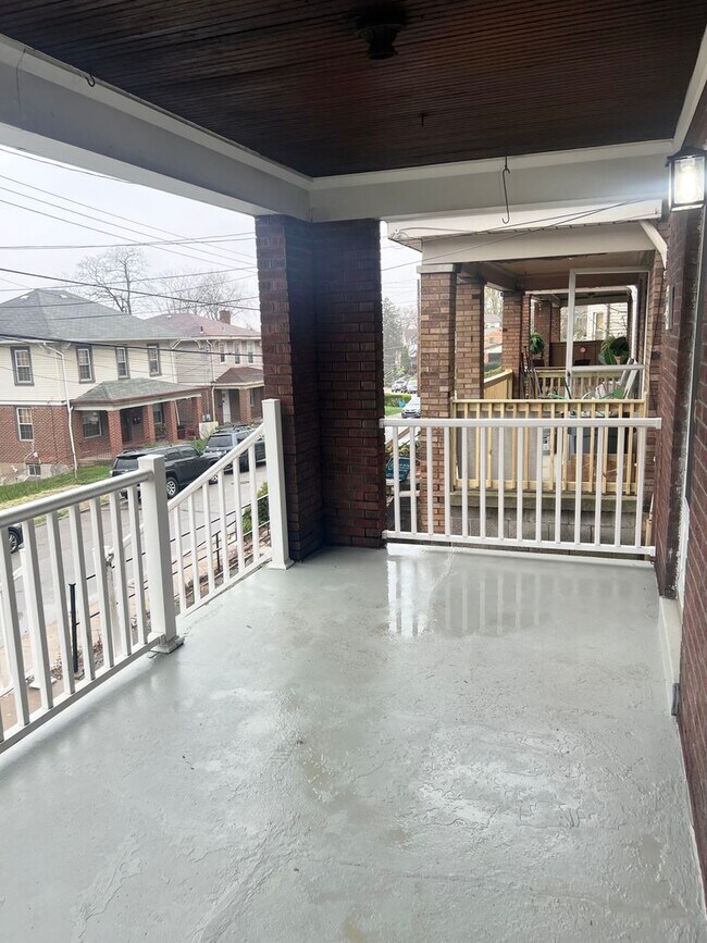 Building Photo - Newly Renovated 2 Bed, 1 Bath in Brentwood...