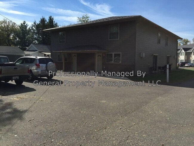 Building Photo - 2 bedroom - June 1 - 221 10th Ave. 3