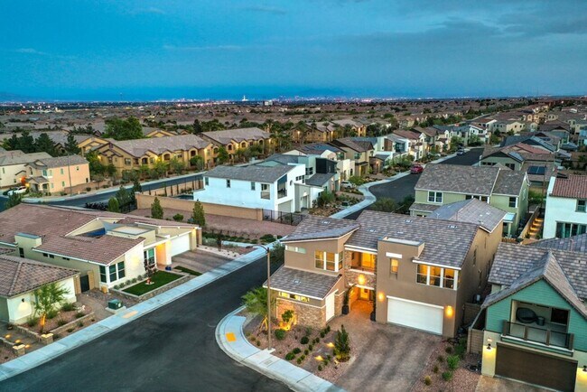 Building Photo - Skye Canyon Beauty
