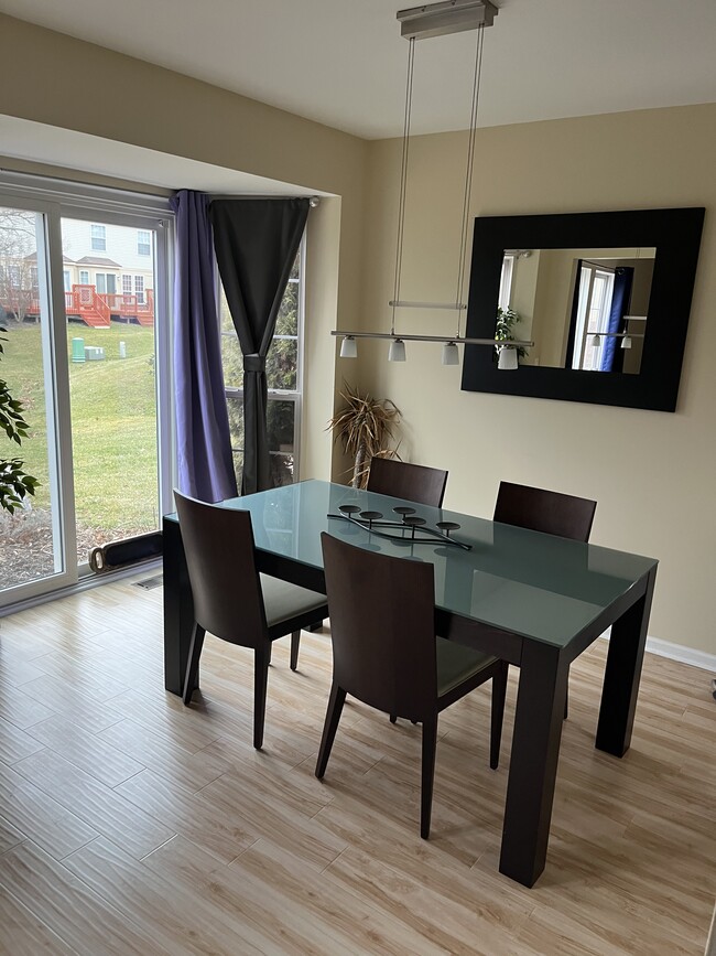 Dining area - 3079 Ailsa Craig Dr